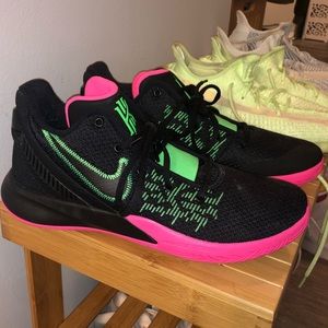 Nike Kyrie Flytrap II’s (Men’s 9 Women’s 10)